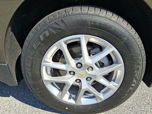 Used 2023 Chevrolet Equinox LT image 9