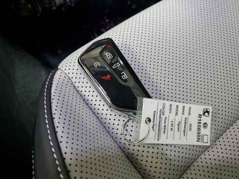 New 2025 Volkswagen Tiguan SE image 29