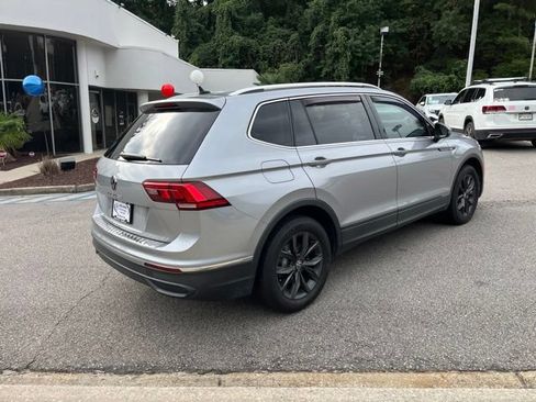 Used 2022 Volkswagen Tiguan SE FWD image 3