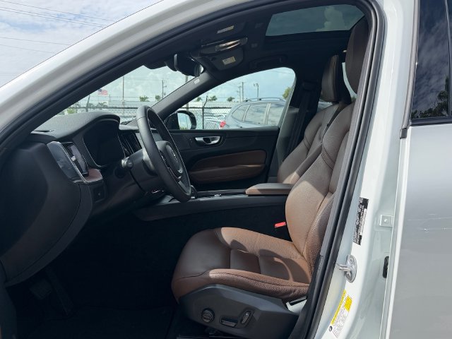 Used 2024 Volvo XC60 B5 Plus AWD/4WD image 10