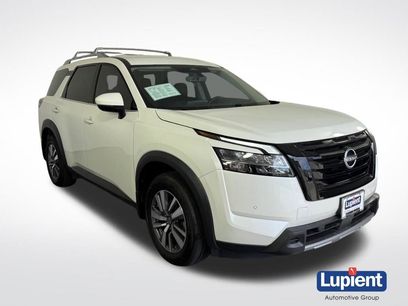 Used 2024 Nissan Pathfinder SL w/ Black Appearance Package