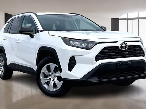 Used 2021 Toyota RAV4 LE image 11