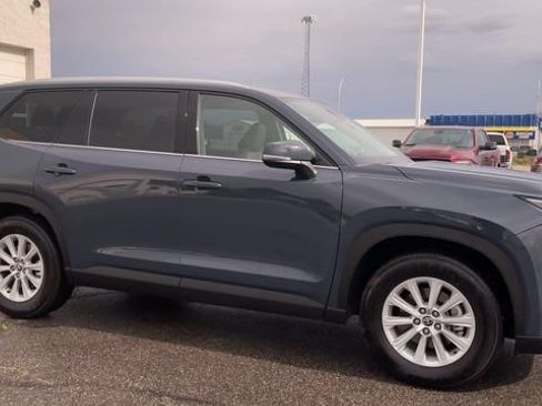 Used 2026 Toyota Grand Highlander AWD image 3