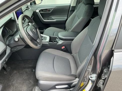 Used 2024 Toyota RAV4 LE AWD/4WD image 12