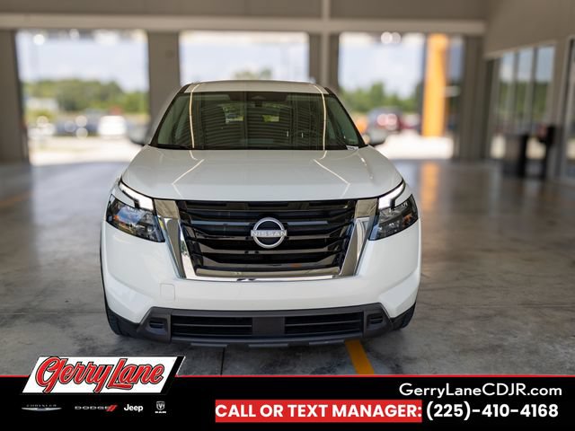 Used 2025 Nissan Pathfinder SV FWD image 2
