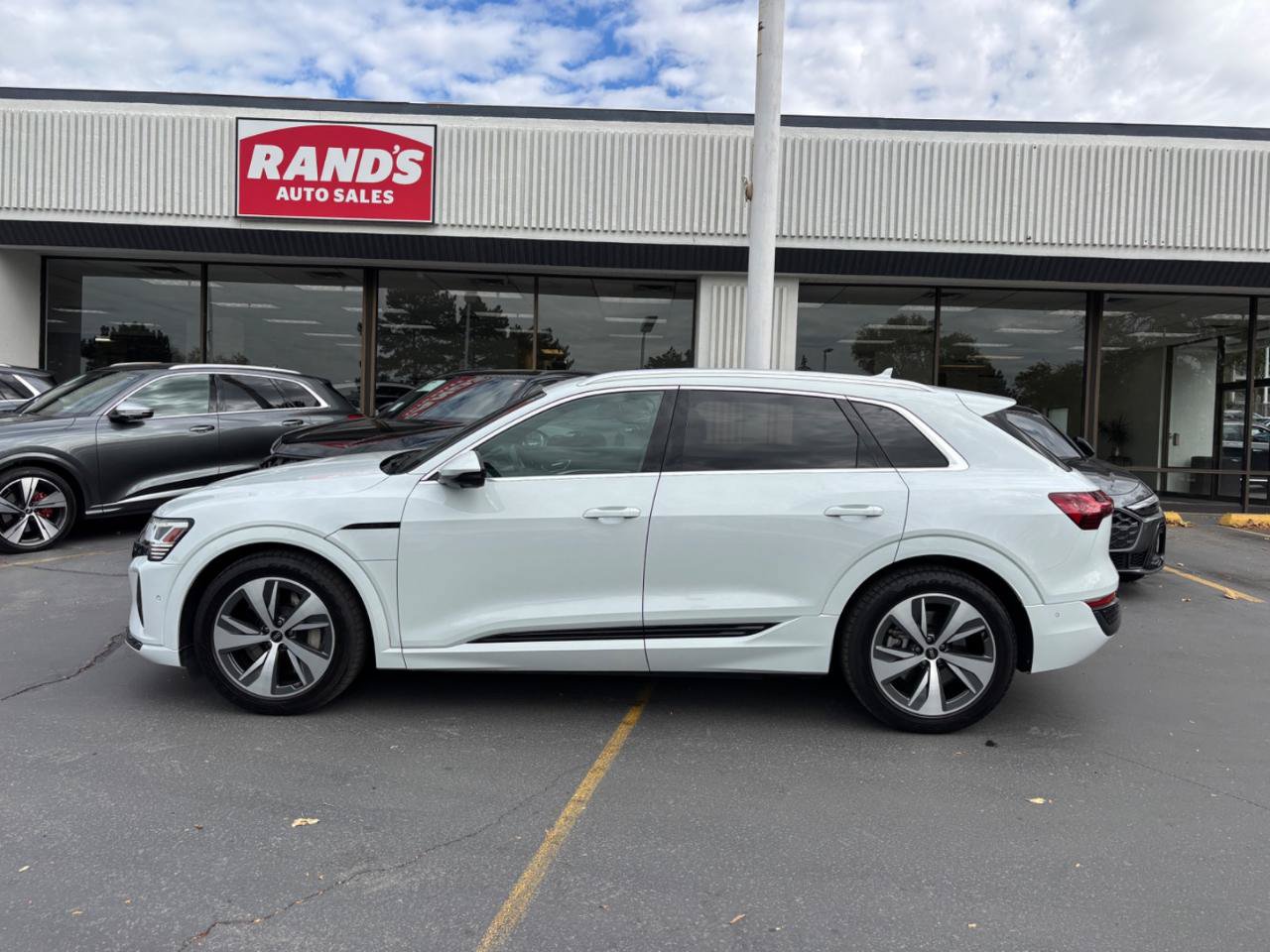 Used 2024 Audi Q8 e-tron Premium Plus AWD/4WD image 20