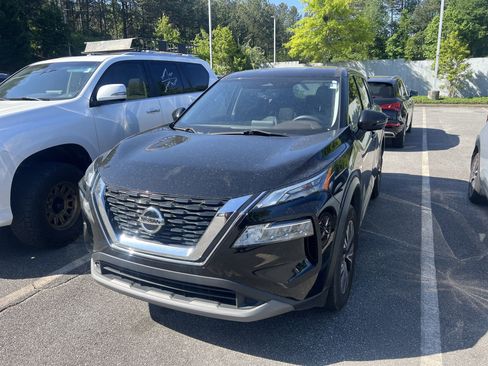 Used 2021 Nissan Rogue SV image 1