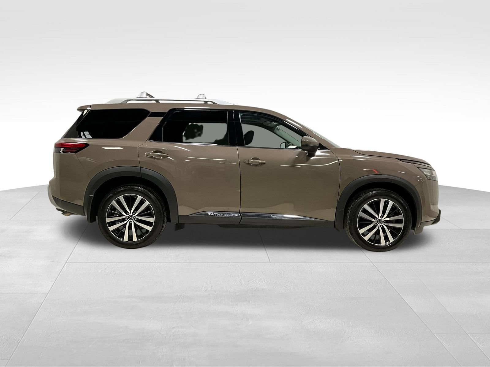 Used 2023 Nissan Pathfinder Platinum AWD/4WD image 4