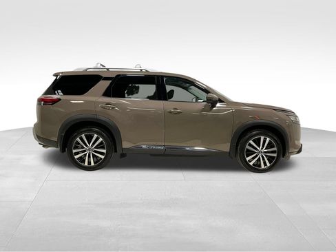 Used 2023 Nissan Pathfinder Platinum AWD/4WD image 4
