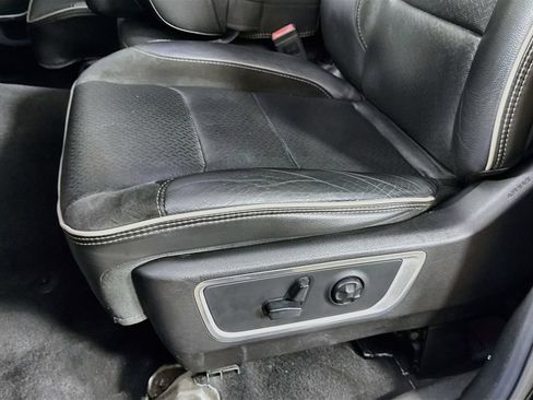Used 2019 RAM 1500 Laramie AWD/4WD image 22