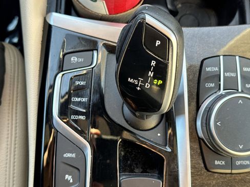 Used 2020 BMW 530e xDrive w/ Premium Package image 23