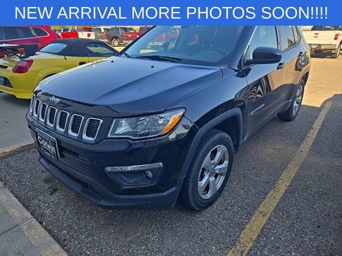 Used 2018 Jeep Compass Latitude w/ Cold Weather Group AWD/4WD image 3
