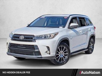 Used 2017 Toyota Highlander SE