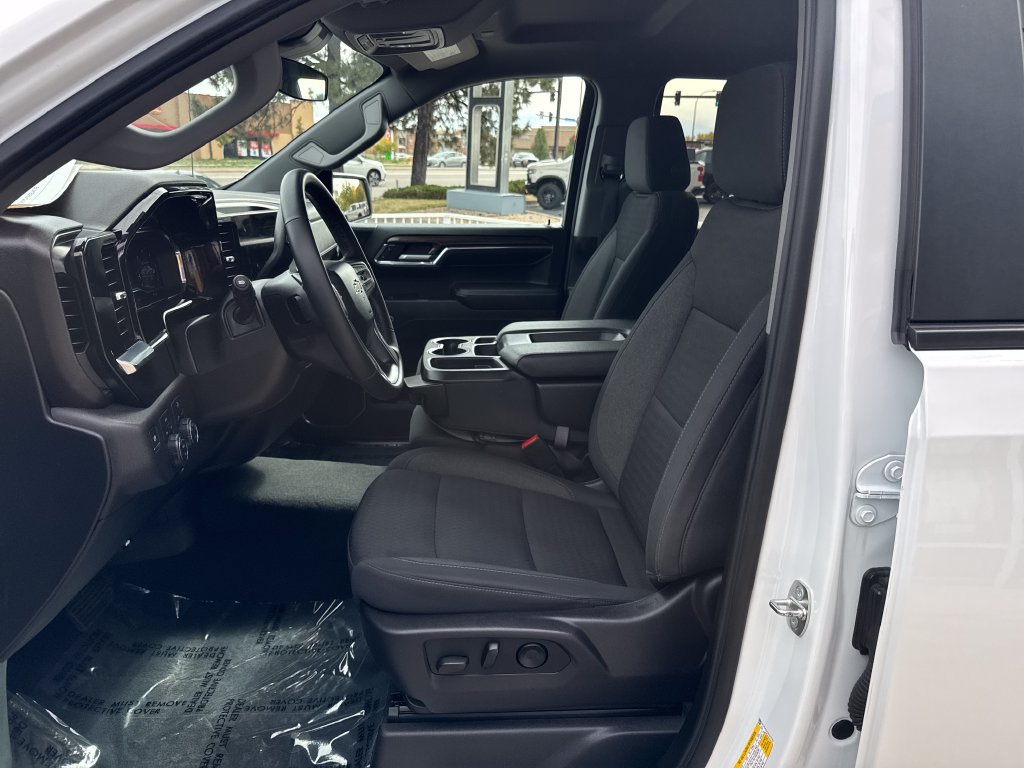 Used 2024 Chevrolet Silverado 1500 LT AWD/4WD image 9
