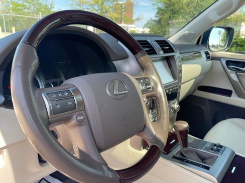Used 2018 Lexus GX 460 Premium w/ Premium Package AWD/4WD image 28