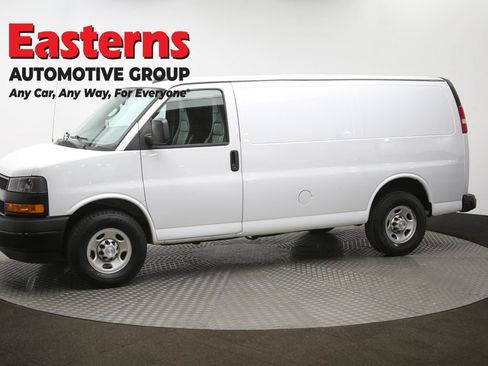 Used 2018 Chevrolet Express 2500 w/ Driver Convenience Package RWD image 57