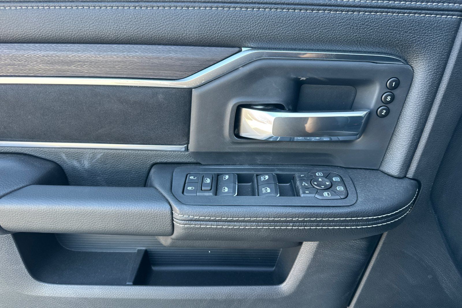 New 2026 RAM 2500 Laramie w/ Night Edition AWD/4WD image 10
