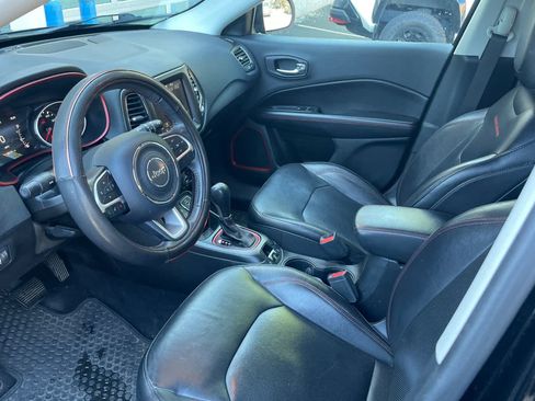 Used 2018 Jeep Compass Trailhawk w/ Leather Interior Group AWD/4WD image 9