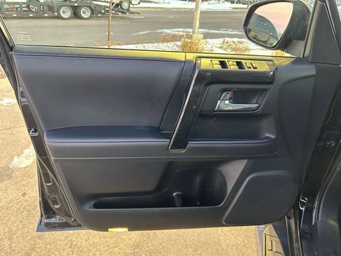 Used 2024 Toyota 4Runner TRD Off-Road Premium image 10