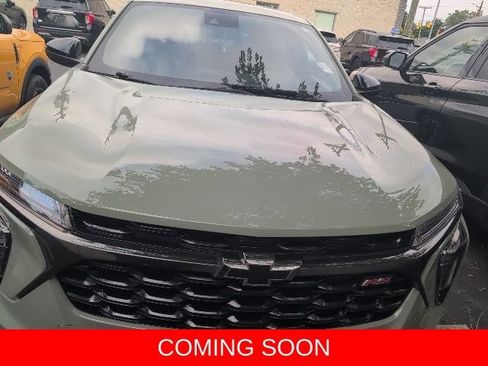 Used 2024 Chevrolet Trax RS w/ Sunroof Package FWD image 2