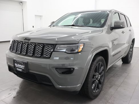 Used 2020 Jeep Grand Cherokee Altitude AWD/4WD image 6