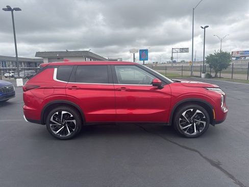 Used 2024 Mitsubishi Outlander FWD image 2