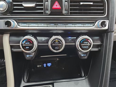 Used 2021 Genesis G70 2.0T image 29