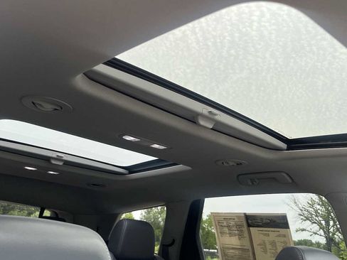 Used 2019 Buick Enclave Essence AWD/4WD image 32