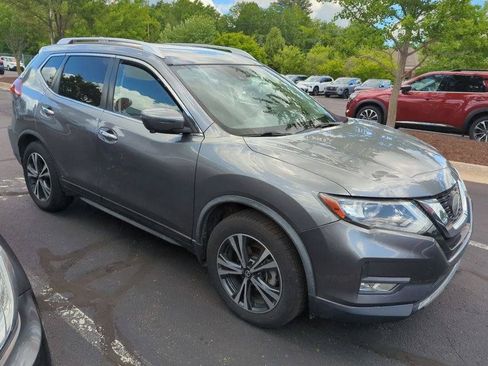 Used 2019 Nissan Rogue SV w/ Premium Package FWD image 4