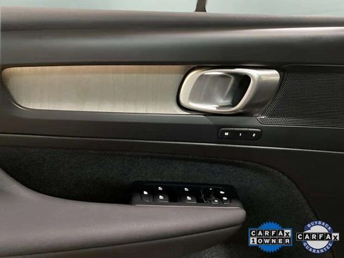 Used 2025 Volvo XC40 B5 Core image 32