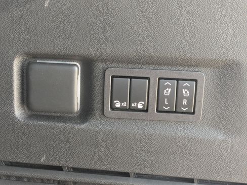 Used 2023 GMC Yukon XL SLT w/ SLT Luxury Package AWD/4WD image 33