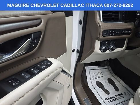 Used 2021 GMC Yukon XL Denali w/ Denali Premium Package AWD/4WD image 29