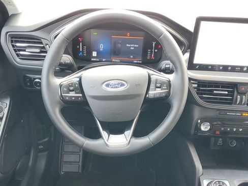 Certified 2024 Ford Escape SE FWD image 25
