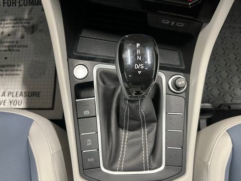Certified 2025 Volkswagen Jetta SE image 15