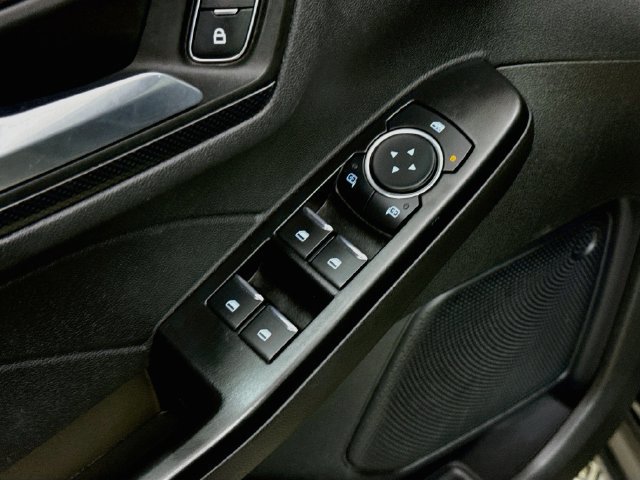 Used 2025 Ford Escape ST-Line AWD/4WD image 18