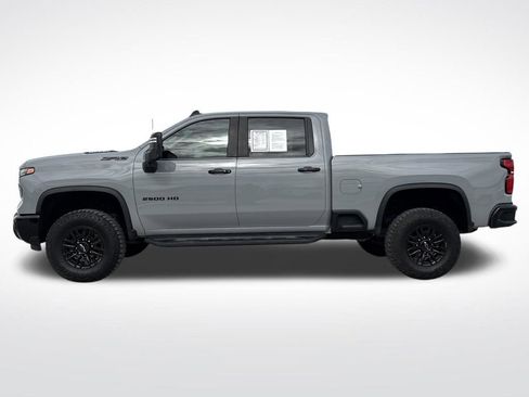 Used 2024 Chevrolet Silverado 2500 ZR2 w/ Technology Package AWD/4WD image 2