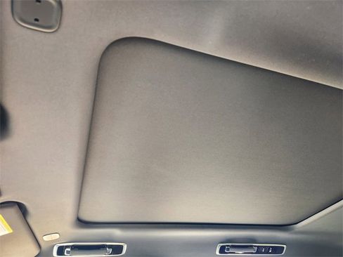 New 2026 Land Rover Range Rover Long Wheelbase SE image 18