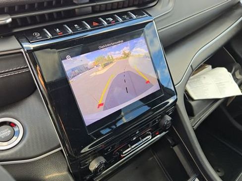 Certified 2024 Jeep Grand Cherokee Altitude image 16