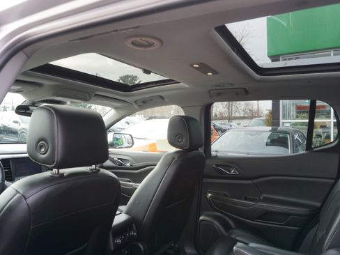 Used 2019 GMC Acadia SLT image 11