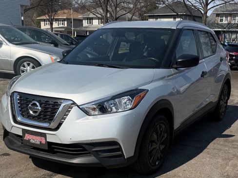 Used 2019 Nissan Kicks S FWD image 3