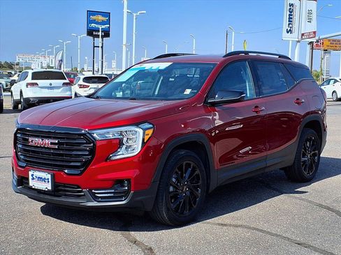 Used 2024 GMC Terrain SLT w/ Elevation Edition image 3