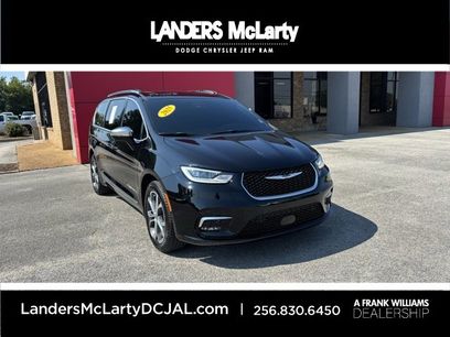 Used 2025 Chrysler Pacifica Pinnacle w/ Trailer Tow Group