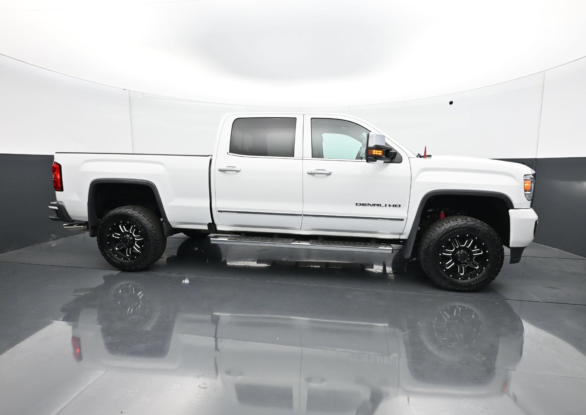 Used 2016 GMC Sierra 2500 Denali w/ Driver Alert Package AWD/4WD image 8