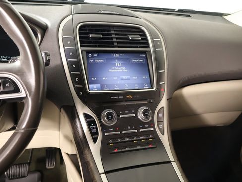 Used 2019 Lincoln Nautilus Select FWD image 5