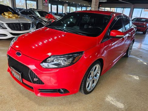 Used 2014 Ford Focus ST w/ Equipment Group 202A image 3