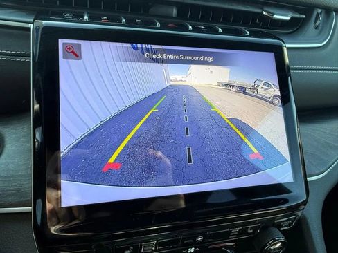 Used 2024 Jeep Grand Cherokee Limited image 19