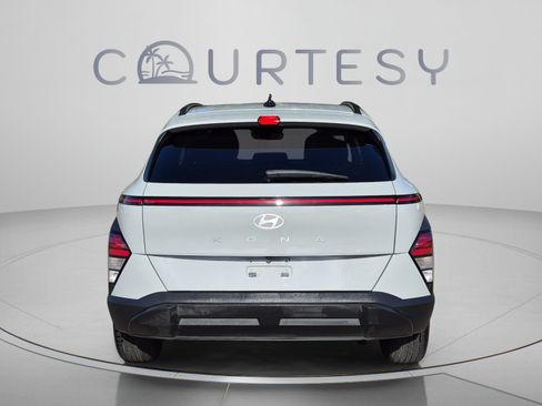Used 2025 Hyundai Kona SEL FWD image 4