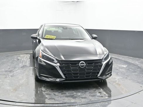 Used 2024 Nissan Altima 2.5 SV image 4