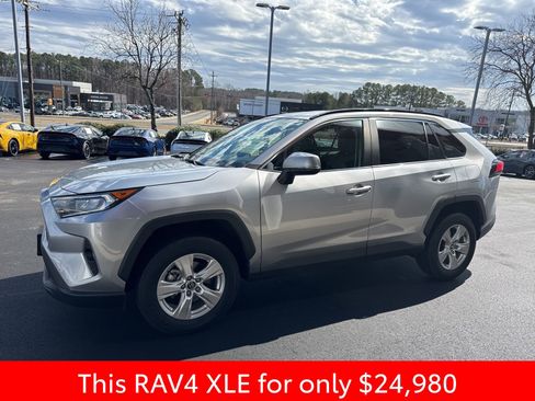 Used 2021 Toyota RAV4 XLE image 9