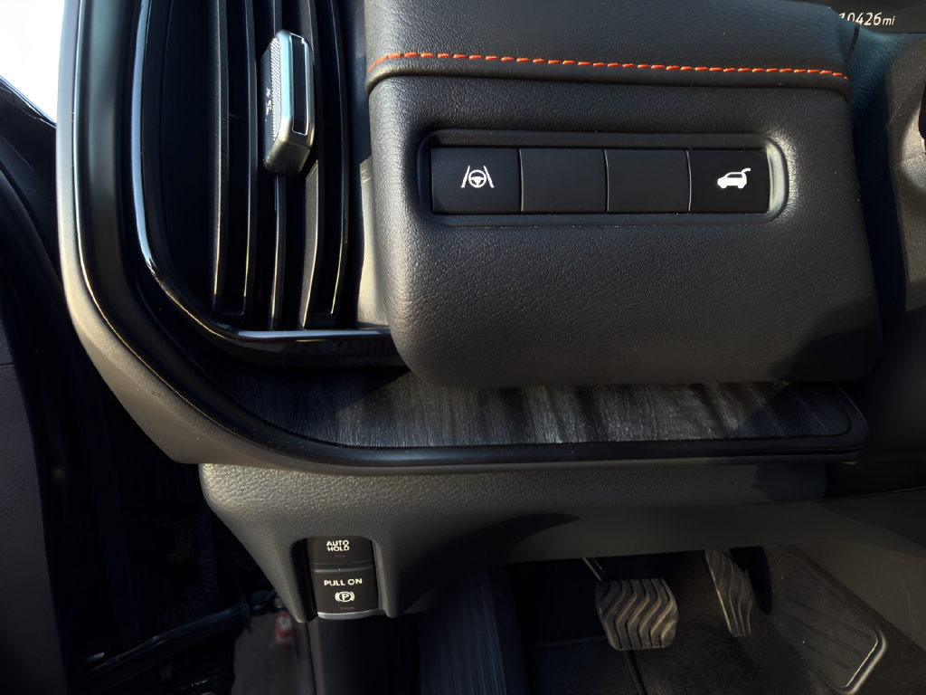 Certified 2026 Nissan Armada PRO-4X w/ Captain's Chari Seat Package AWD/4WD image 19
